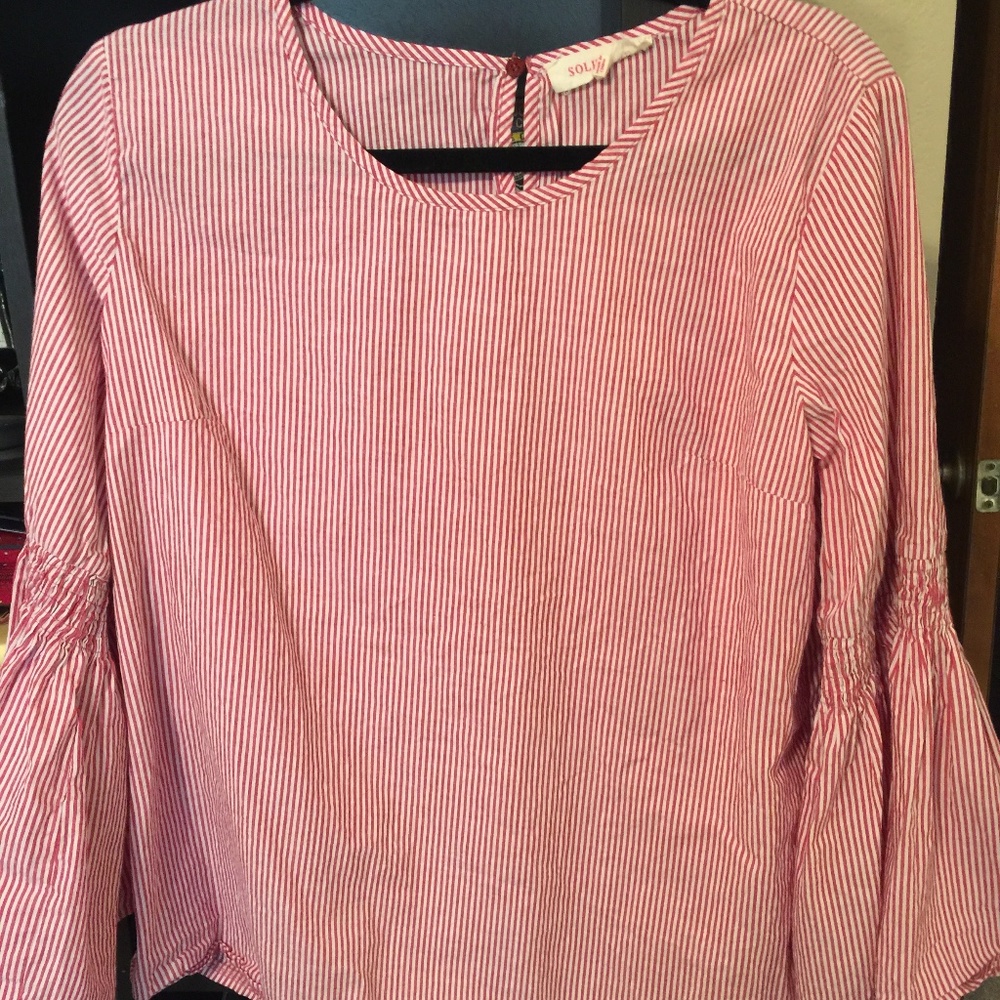 Bell sleeved blouse